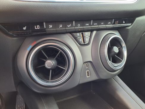 Used 2021 Chevrolet Blazer LT FWD image 19