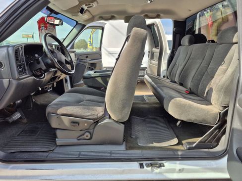 Used 2004 Chevrolet Silverado 2500 LS image 16