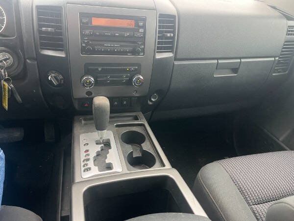 Used 2010 Nissan Titan SE w/ SE Value Truck Pkg AWD/4WD image 7