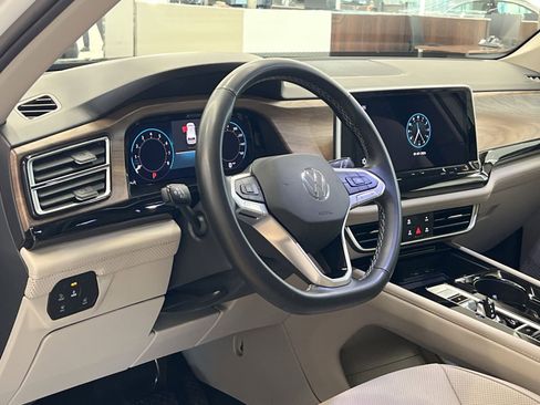 Used 2025 Volkswagen Atlas SE image 13