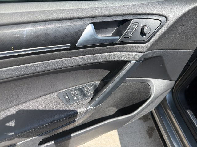 Used 2019 Volkswagen Golf R 4-Door AWD/4WD image 21