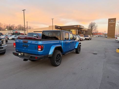 Used 2023 Jeep Gladiator Willys image 4