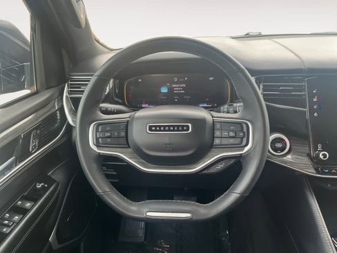 Used 2022 Jeep Wagoneer Series III w/ Flexible Seating Group image 12