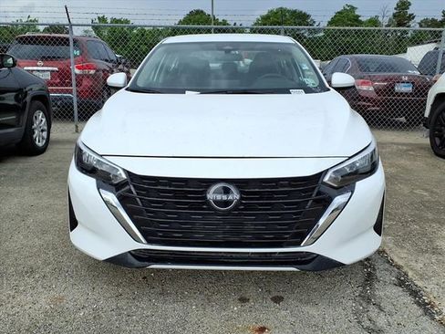 Used 2025 Nissan Sentra SV image 3