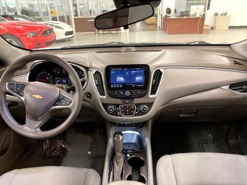Used 2019 Chevrolet Malibu LT w/ Driver Confidence Package II image 17