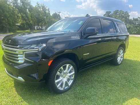 Used 2024 Chevrolet Tahoe High Country AWD/4WD image 2