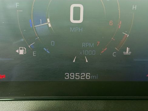 Used 2025 Chevrolet Traverse LT FWD image 18