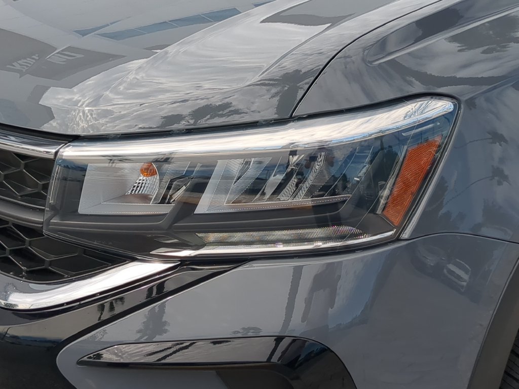Certified 2023 Volkswagen Taos SE w/ Panoramic Sunroof Package FWD image 8