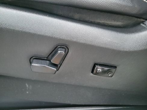 Used 2017 Dodge Grand Caravan SXT image 9