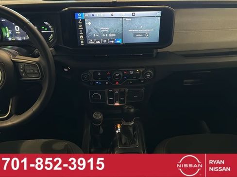 Used 2024 Jeep Wrangler Unlimited AWD/4WD image 30