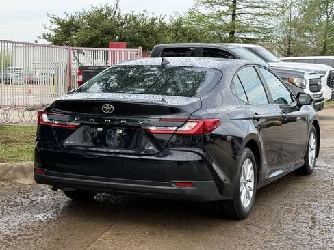 Used 2025 Toyota Camry LE image 4