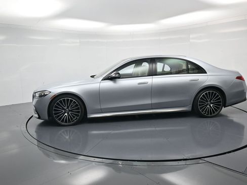 Used 2023 Mercedes-Benz S 580 4MATIC Sedan image 2