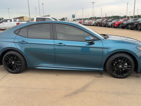 Used 2025 Toyota Camry SE image 2