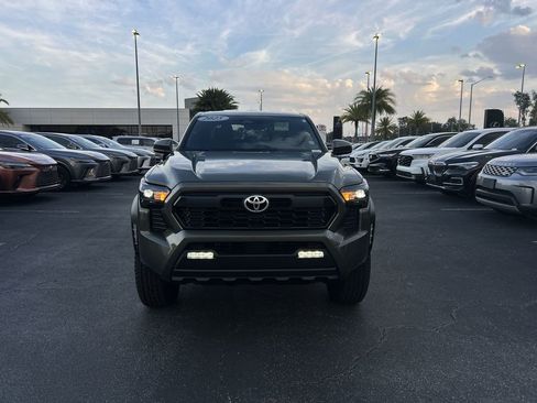 Used 2025 Toyota Tacoma TRD Off-Road AWD/4WD image 19