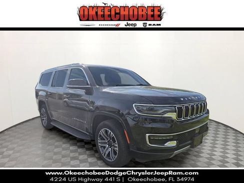 Used 2024 Jeep Wagoneer L Series II w/ Flexible Seating Group AWD/4WD image 1