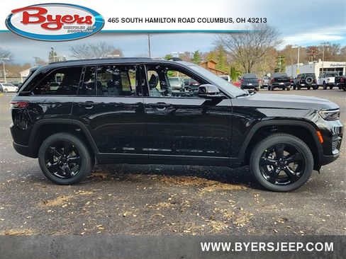 New 2025 Jeep Grand Cherokee Altitude image 7