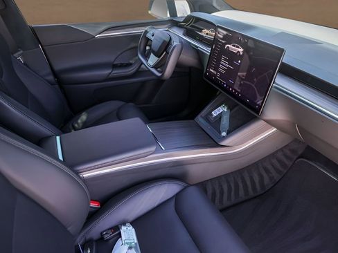 Used 2023 Tesla Model X Standard Range image 26