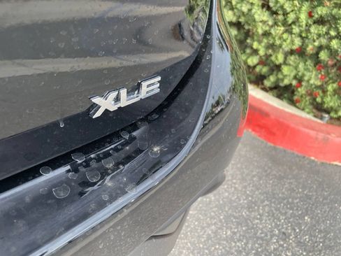 Used 2022 Toyota Highlander XLE FWD image 14