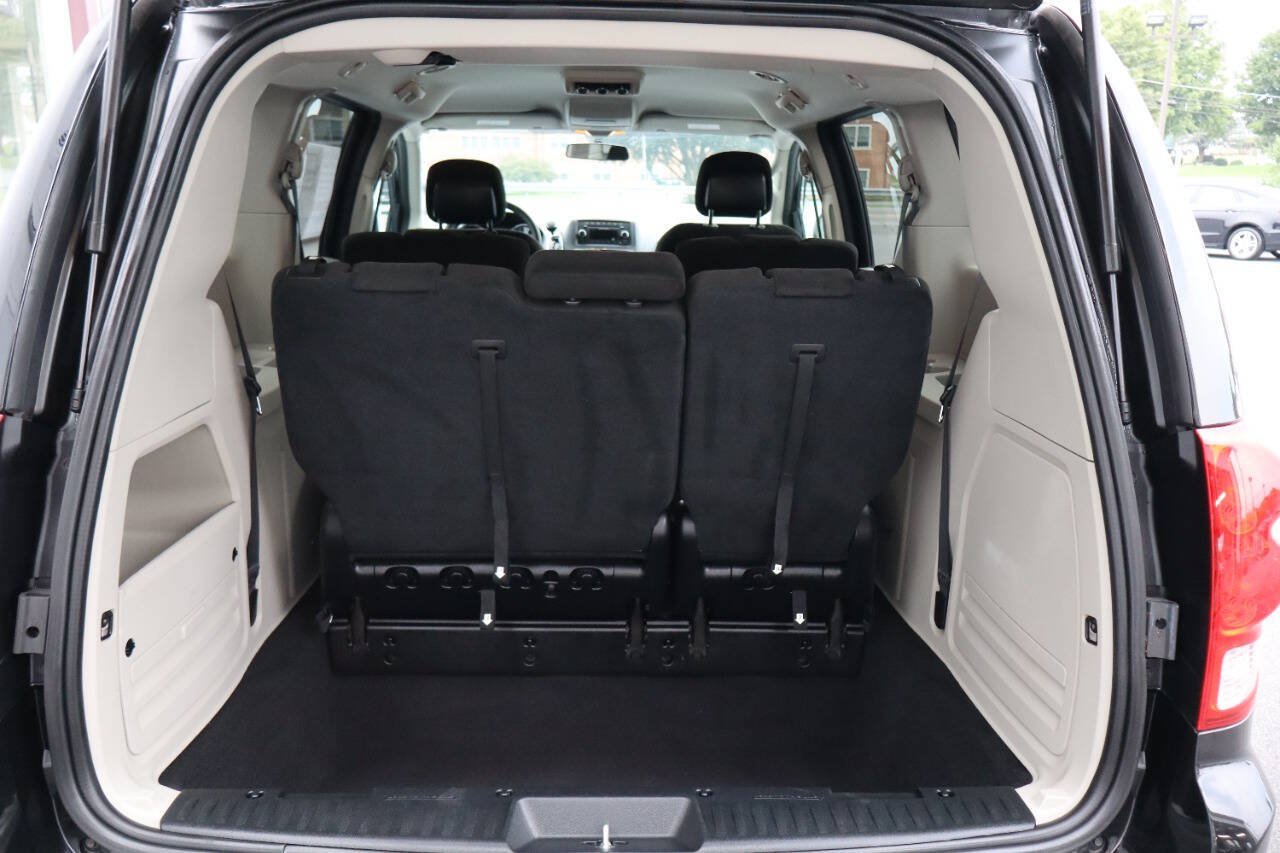 Used 2016 Dodge Grand Caravan SE w/ Quick Order Package 29E SE FWD image 4