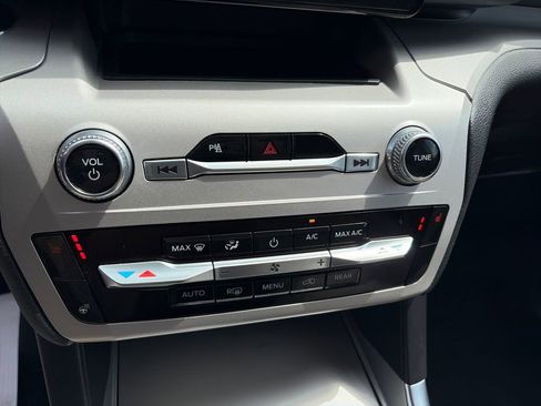 Used 2024 Ford Explorer XLT w/ Equipment Group 202A image 21