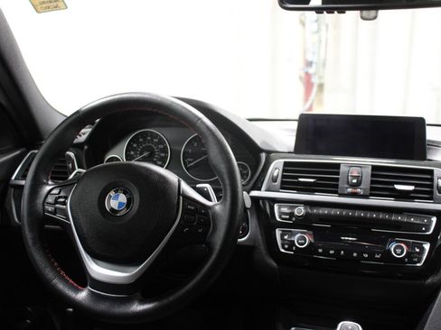 Used 2018 BMW 330i xDrive Sedan w/ Convenience Package AWD/4WD image 3