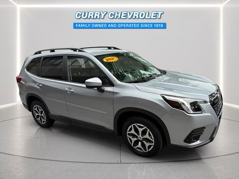 Used 2023 Subaru Forester Premium AWD/4WD image 1