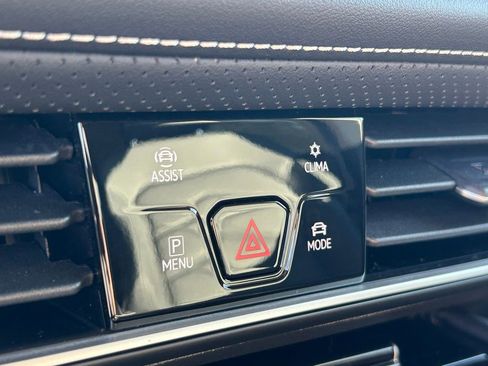 New 2026 Volkswagen Atlas SE image 32