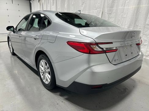 Used 2025 Toyota Camry LE image 5