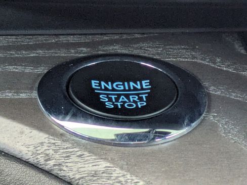Certified 2022 Ford Explorer Platinum w/ Equipment Group 601A AWD/4WD image 34
