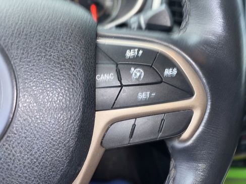 Used 2016 Jeep Cherokee Limited FWD image 21