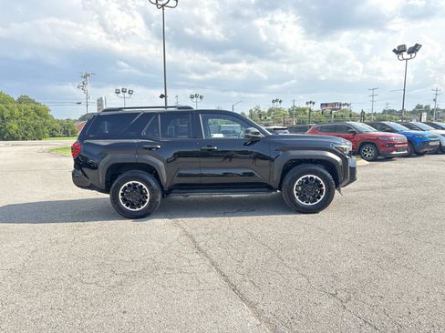 Used 2025 Toyota 4Runner TRD Off-Road Premium AWD/4WD image 4