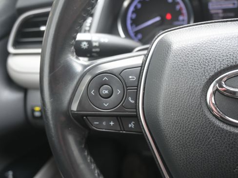 Used 2020 Toyota Camry SE image 18