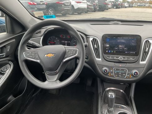 Used 2019 Chevrolet Malibu LT w/ Driver Confidence Package image 5