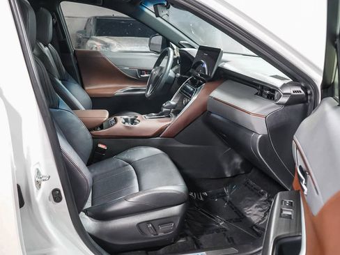 Certified 2023 Toyota Venza Limited image 17