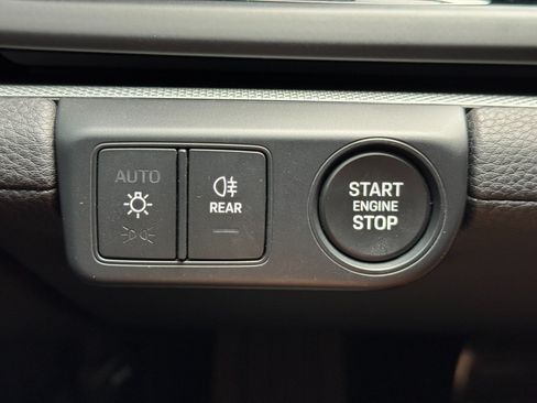 Used 2025 Porsche Panamera image 20