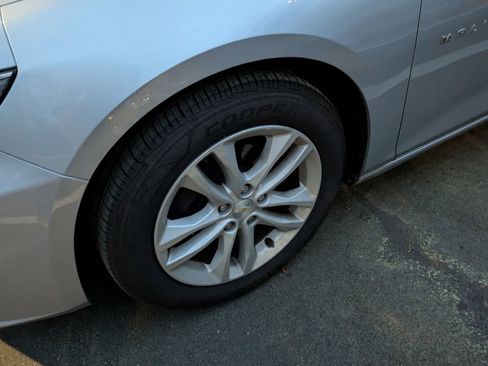 Used 2018 Chevrolet Malibu LT w/ Driver Confidence Package image 8