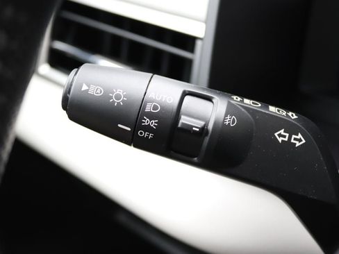 Used 2025 Mitsubishi Outlander AWD image 44