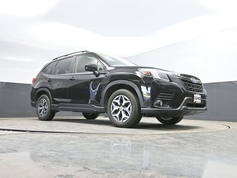 Used 2023 Subaru Forester Premium AWD/4WD image 32