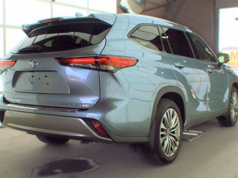 Used 2021 Toyota Highlander Platinum AWD/4WD image 13