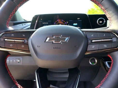 Used 2025 Chevrolet Traverse RS image 31