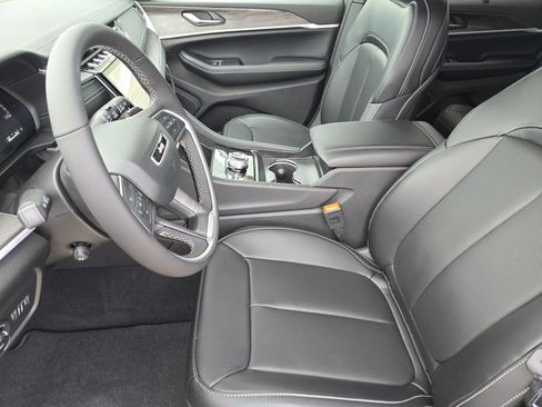 New 2025 Jeep Grand Cherokee Limited w/ Luxury Tech Group II image 11