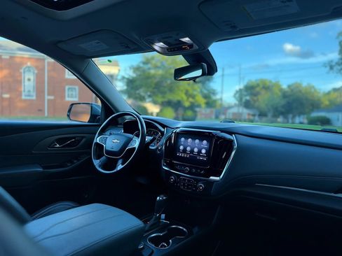 Used 2020 Chevrolet Traverse LT w/ LT Premium Package AWD/4WD image 13