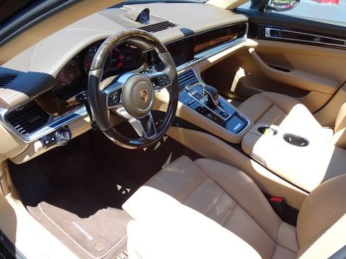 Used 2020 Porsche Panamera RWD image 11