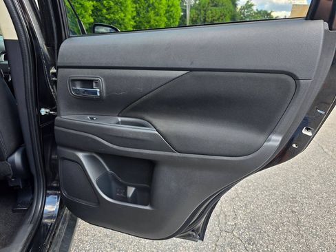 Used 2017 Mitsubishi Outlander ES AWD/4WD image 24