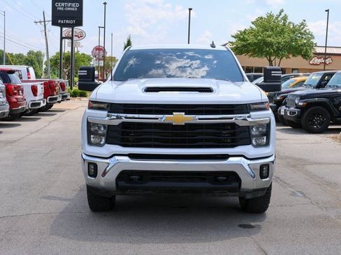 Used 2024 Chevrolet Silverado 2500 LT image 3