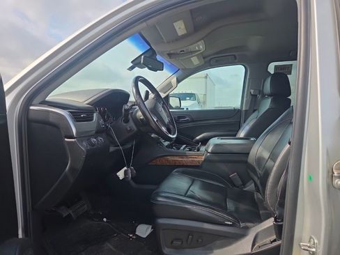 Used 2018 Chevrolet Suburban Premier AWD/4WD image 15