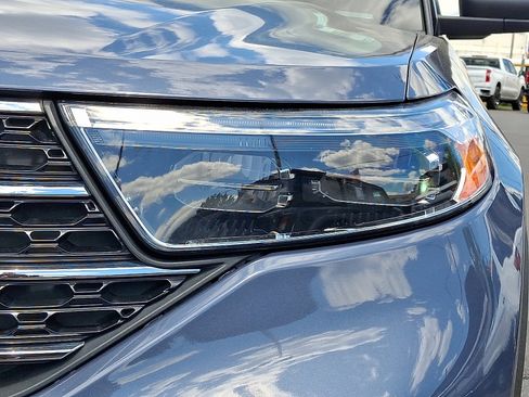 Used 2021 Ford Explorer XLT w/ Equipment Group 202A AWD/4WD image 9