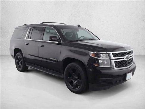 Used 2017 Chevrolet Suburban LT RWD image 3