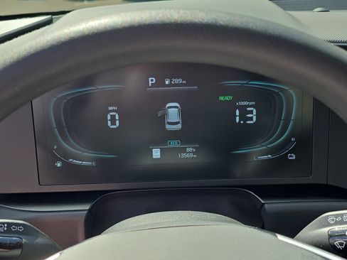 Certified 2025 Kia Niro LX FWD image 31