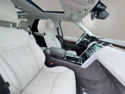 Used 2019 Land Rover Discovery HSE AWD/4WD image 16
